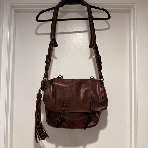 Frye Handbags - Frye Veronica Leather Crossbody Messenger Bag Brown Tassel & Logo Tag